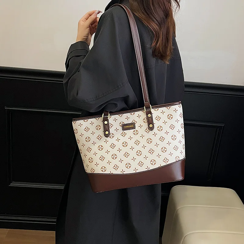 

2025 Popular Retro Print Tote - High-End, Large Capacity Spliced Shoulder Commuter Bag