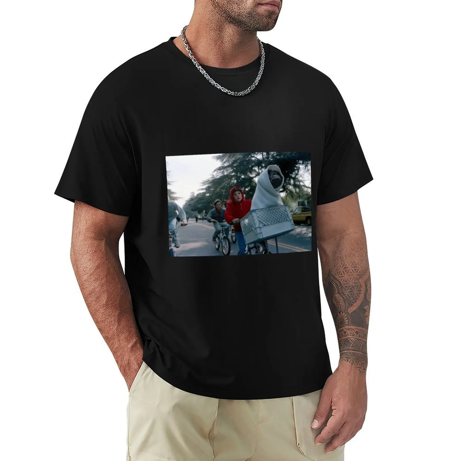 E.T. the Extra Terrestrial Classic . T-Shirt funny t shirts dark humor T-Shirt