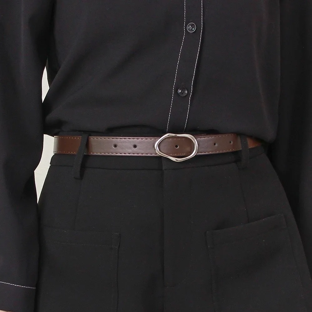 حزام خصر رفيع عالي الجودة بإبزيم غير منتظم من جلد البولي يوريثان حزام خصر غير رسمي للنساء