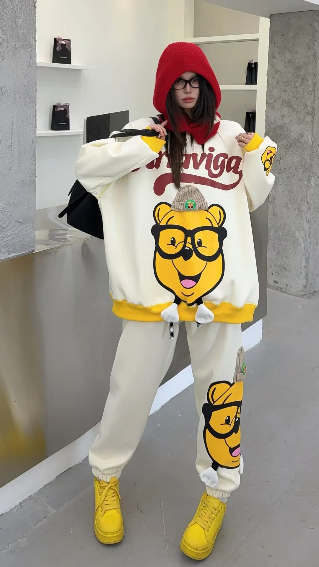 كارتون 2025 نمط أجنبي جديد موضة رياضية الإنترنت المشاهير الخريف الشتاء الصوف سترة مشد Sweatpants قطعتين مجموعة