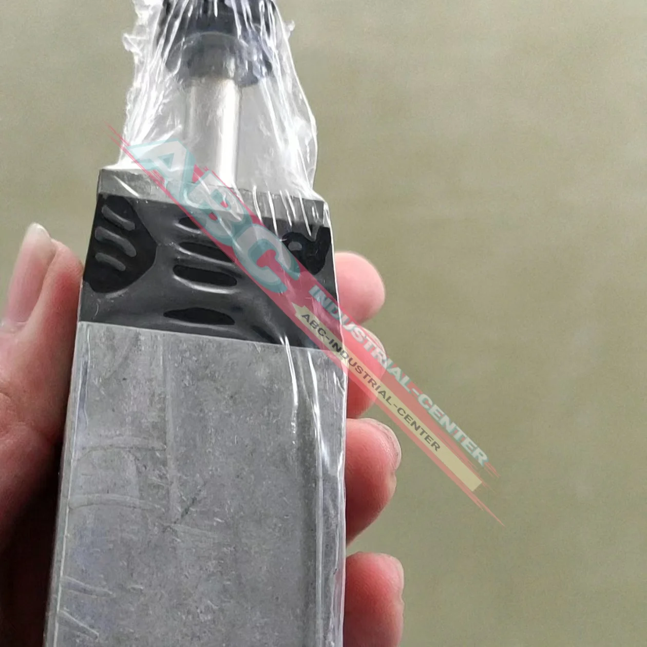 New  SXE9561-A80-00 Solenoid Valve SXE9573-170-00 in box