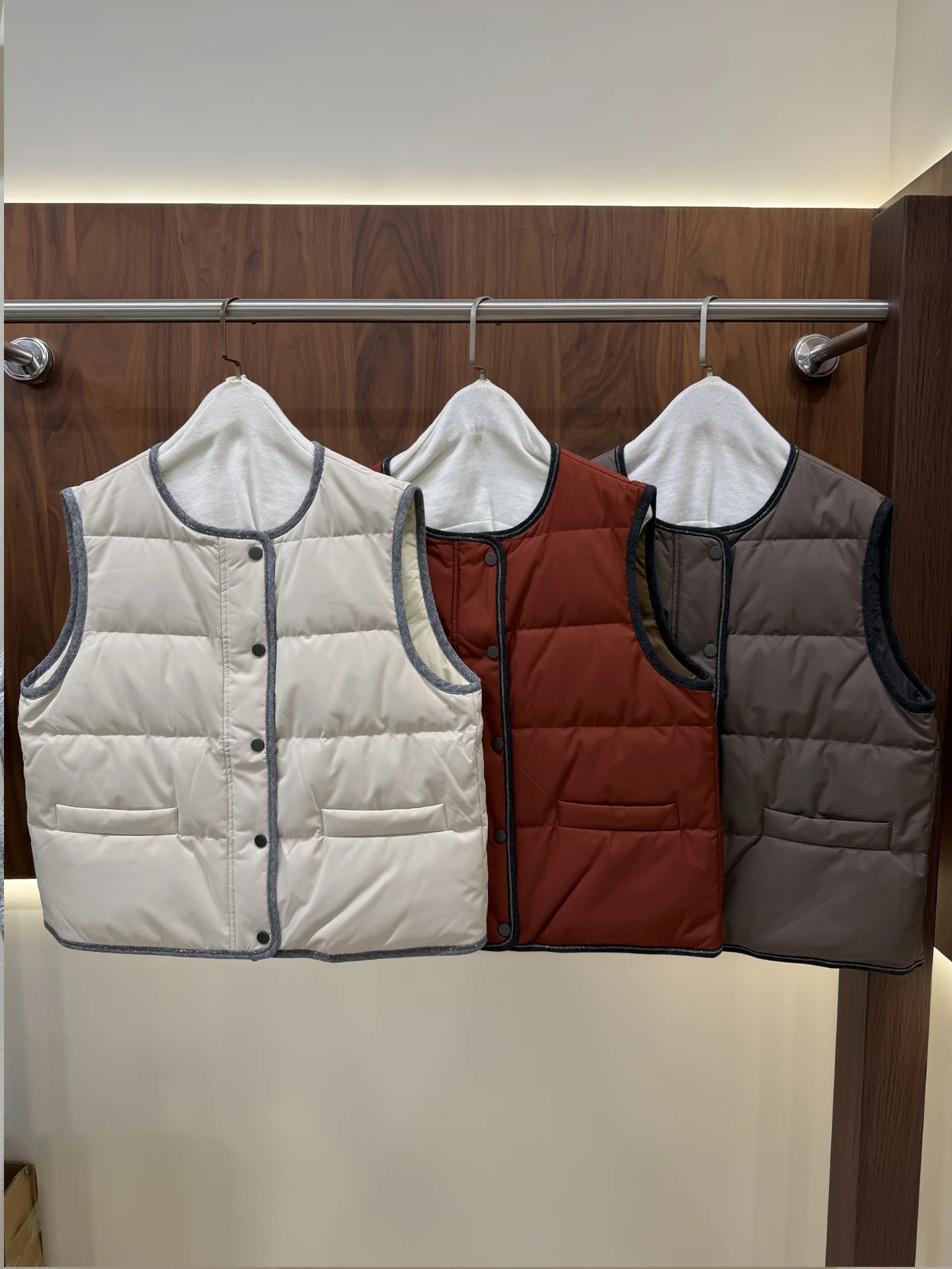 2026 Autumn/Winter New High-Quality Fashion Chain Goose Down Vest For Women
