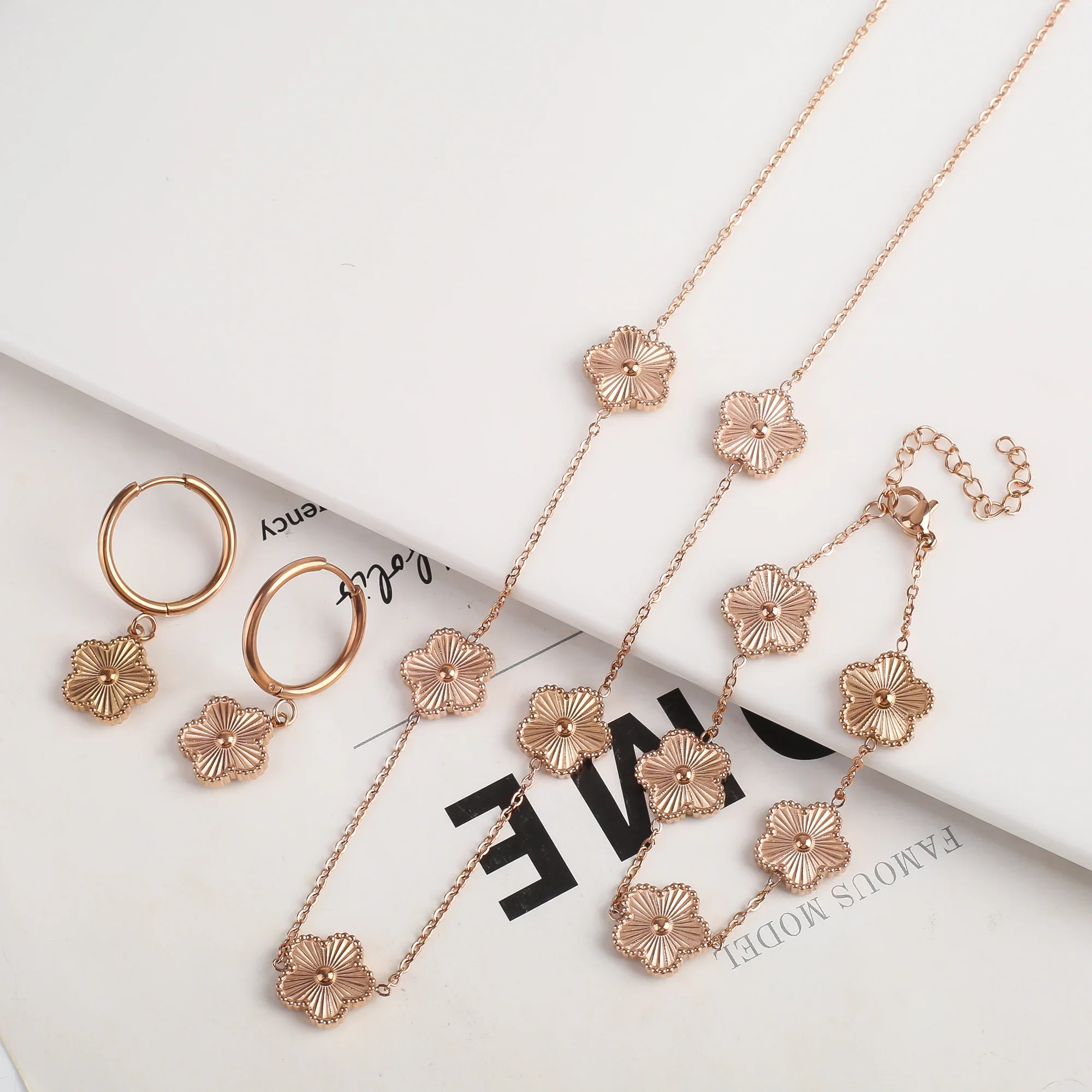 Women's High-Quality Plum Blossom Five Leaf Flower Bracelet Necklace