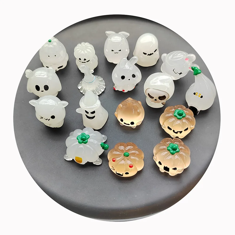 Mini Luminous Resin Halloween Witch Glow In Dark Miniature Ornament Tiny Pumpkin for DIY Garden Doll house Accessories