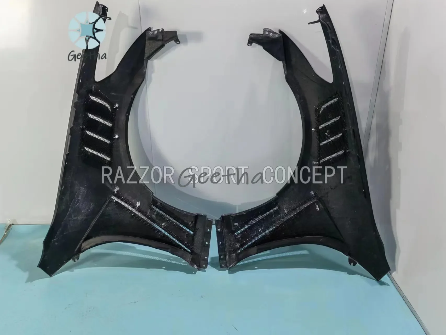 

V2 Style Carbon Fiber Front Fender for Infiniti G37 Carbon Fiber Front Vented Fender 4 Doors Body Kits High Quality