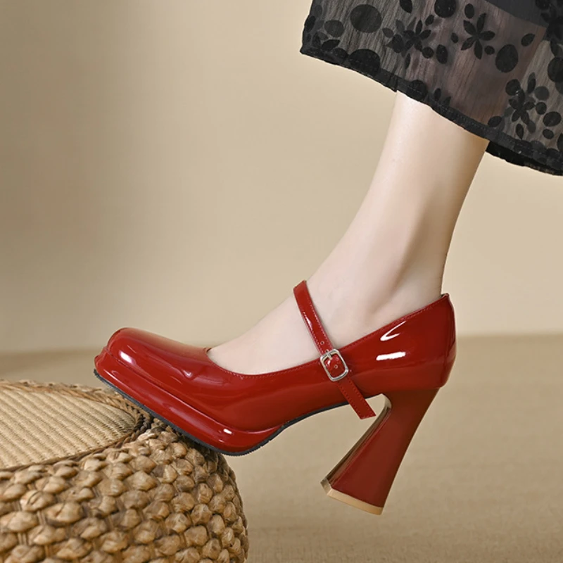 2025 Nuevo estilo Tacón de bloque de plataforma de inspiración francesa Tacones altos Mary Jane Zapatos de vestir de mujer con correa de hebilla versátiles y de moda