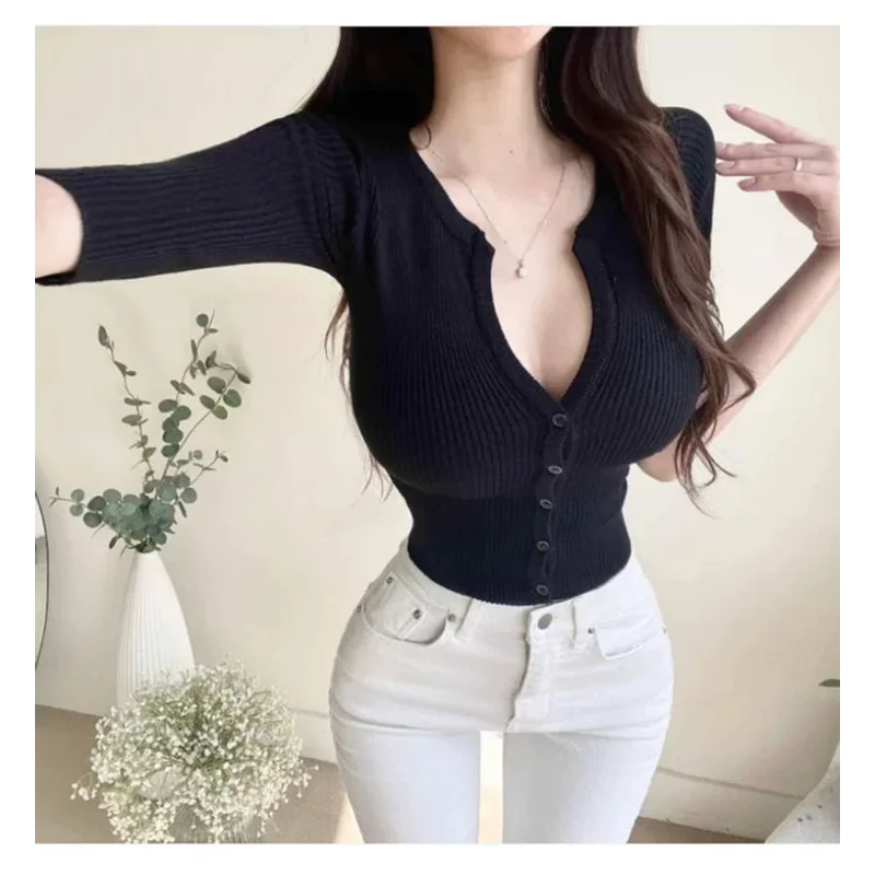 Autumn New Style Fresh Slim Temperament V-neck Knitted Cardigan Short-sleeved T-shirt to Show Your Figure