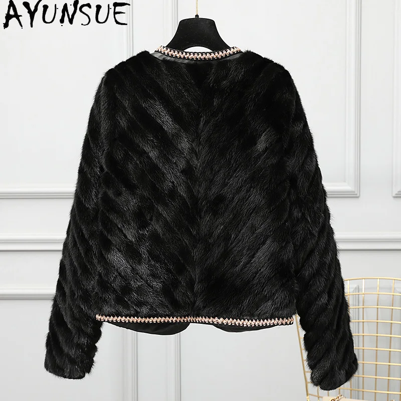 معاطف فرو المنك من AYUNSUE للنساء 2025 معطف فرو أسود معطف نسائي شتوي ملابس أنيقة للسيدات جودة عالية Pelzmantel Damen