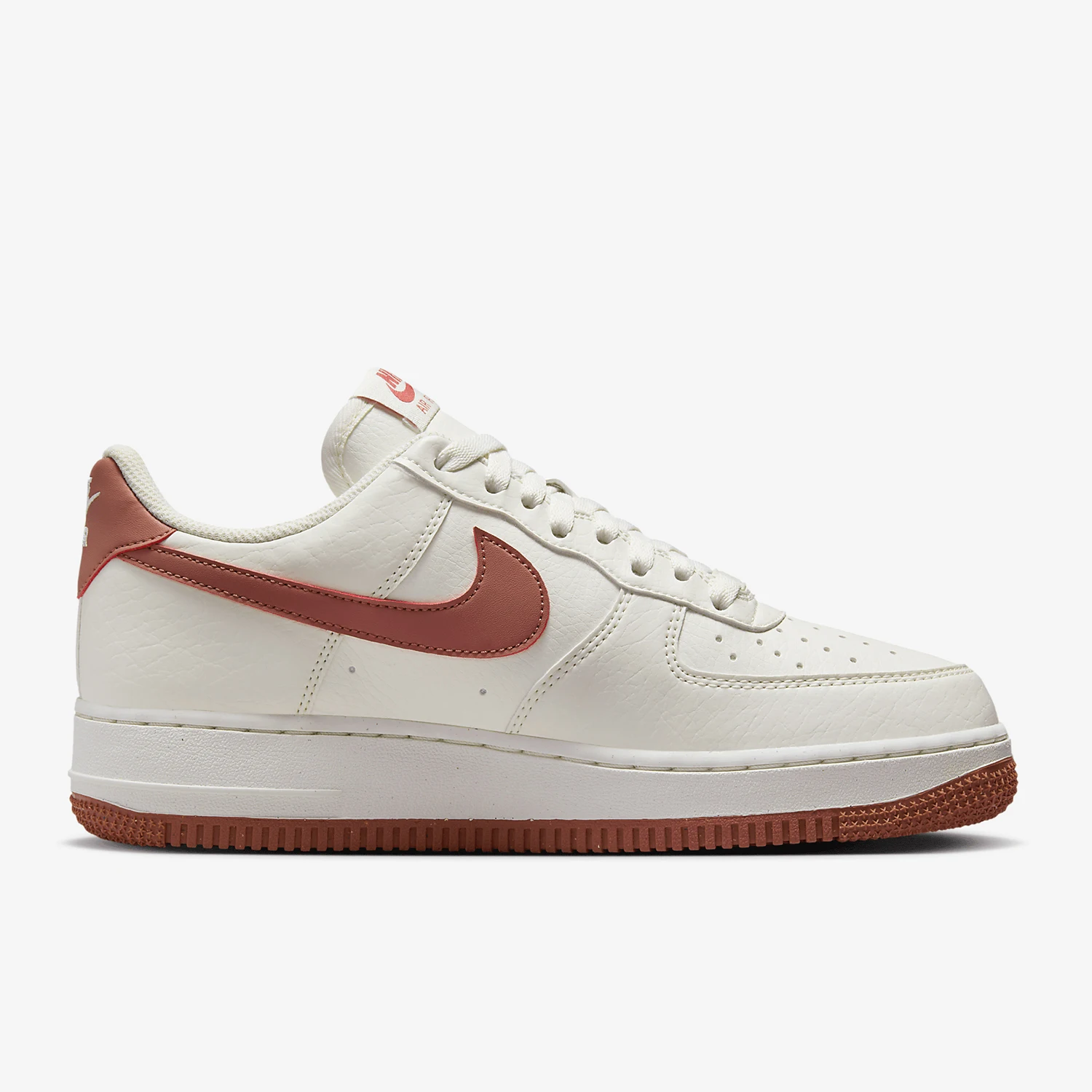 Nike ของแท้อย่างเป็นทางการ 2024 ใหม่ผู้หญิง Air Force 1 Classic Sport รองเท้าผ้าใบ DC9486-105