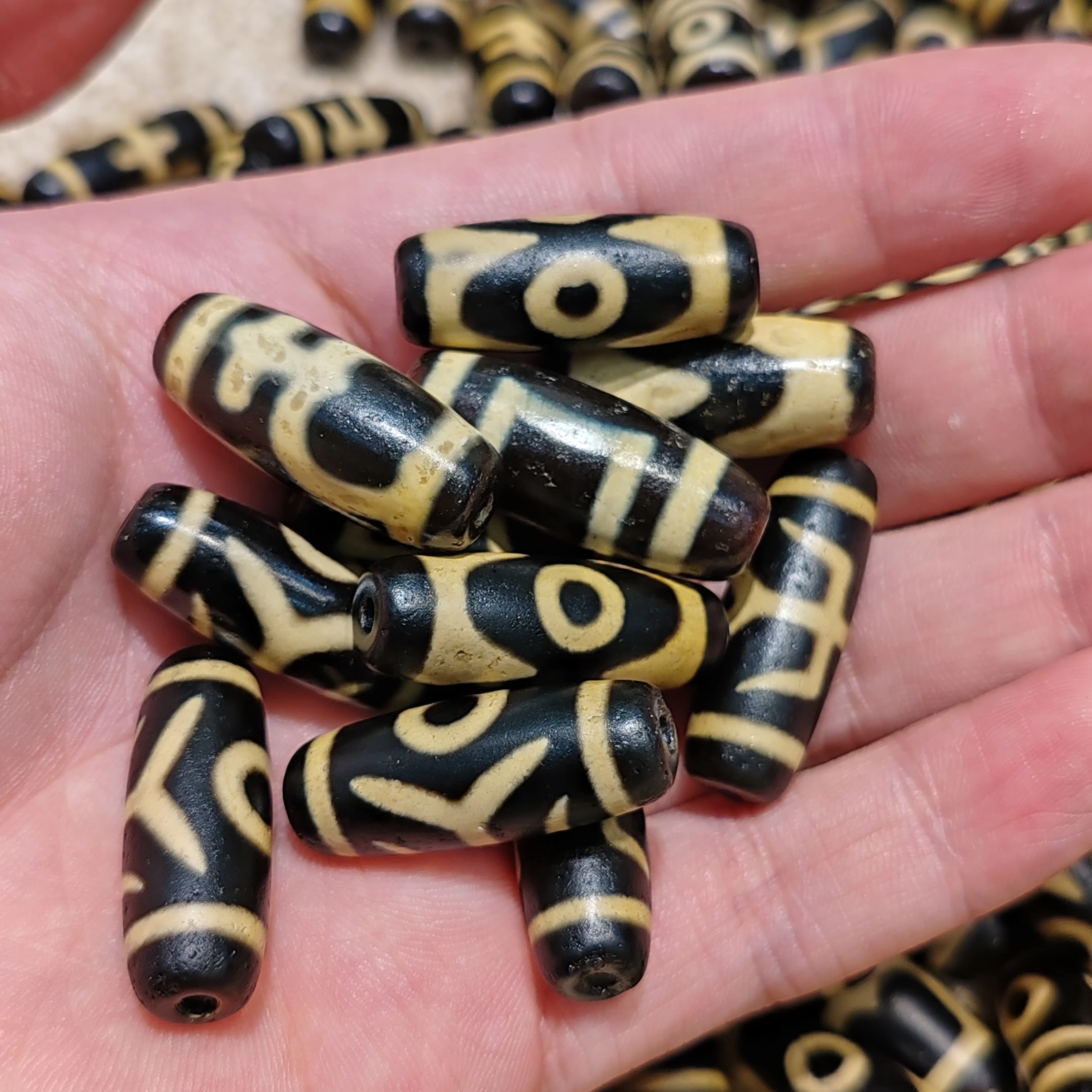 50 pcs Xizang totem horseshoe pattern weathered tooth yellow agate beads necklace pendant bracelet diy accessories