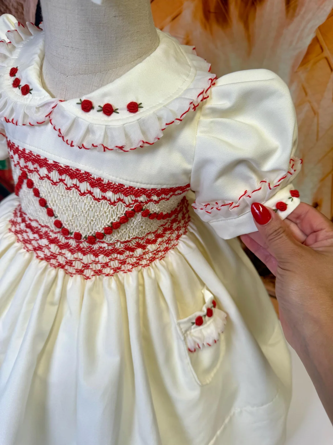 Summer Baby Girl Handmade Embroidery Red Flower White Smocked Dress With Bow For Casual Party Birthday Wedding Photography