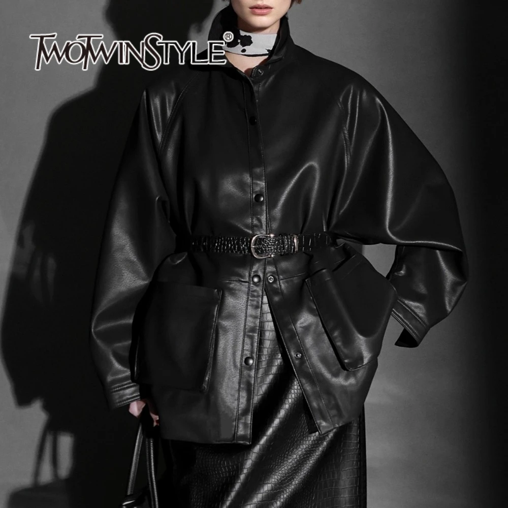 

TWOTWINSTYLE однотонные свободные сращенные карманы модные кожаные куртки для женщин с воротником-стойкой и длинными рукавами повседневная куртка женская одежда
