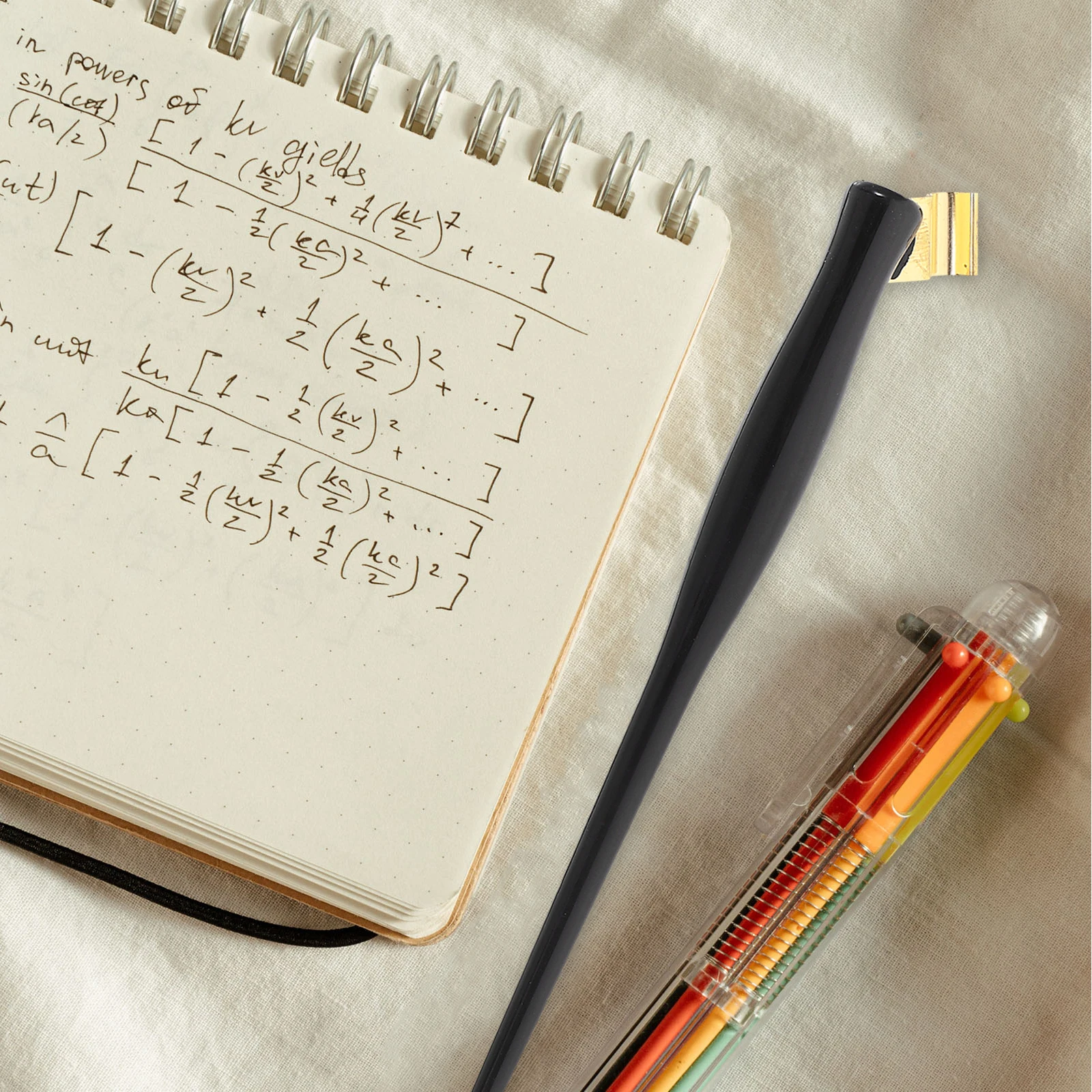 

2pcs Dip Pen Holders Plastic Calligraphy Pen Holder For Drawing Painting Replaceable Nib Holder Art Supply Writing Tool