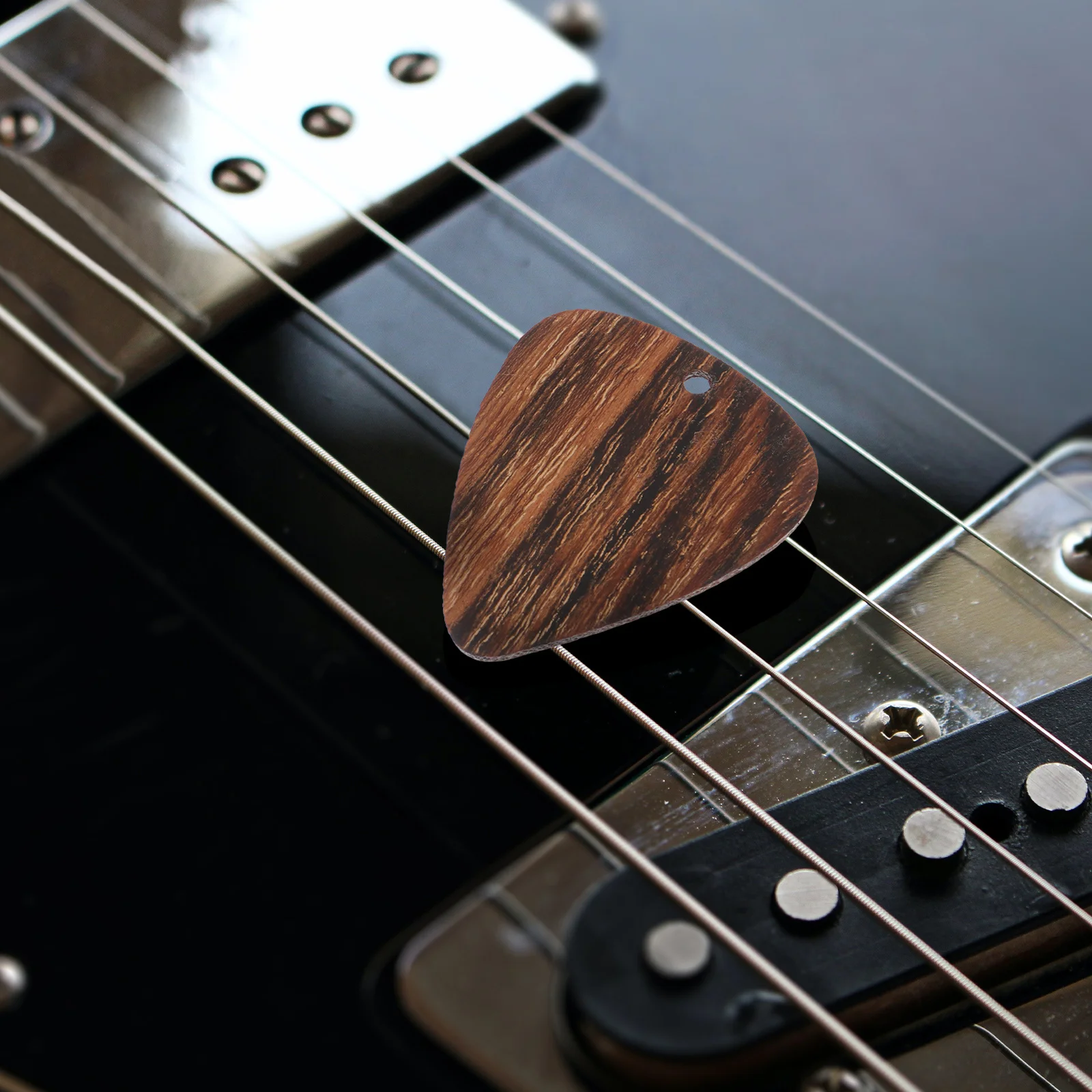 

Wooden Pendant Guitar Finger Picks Decorate Music Instrument Musical Accessories Acoustic Bass