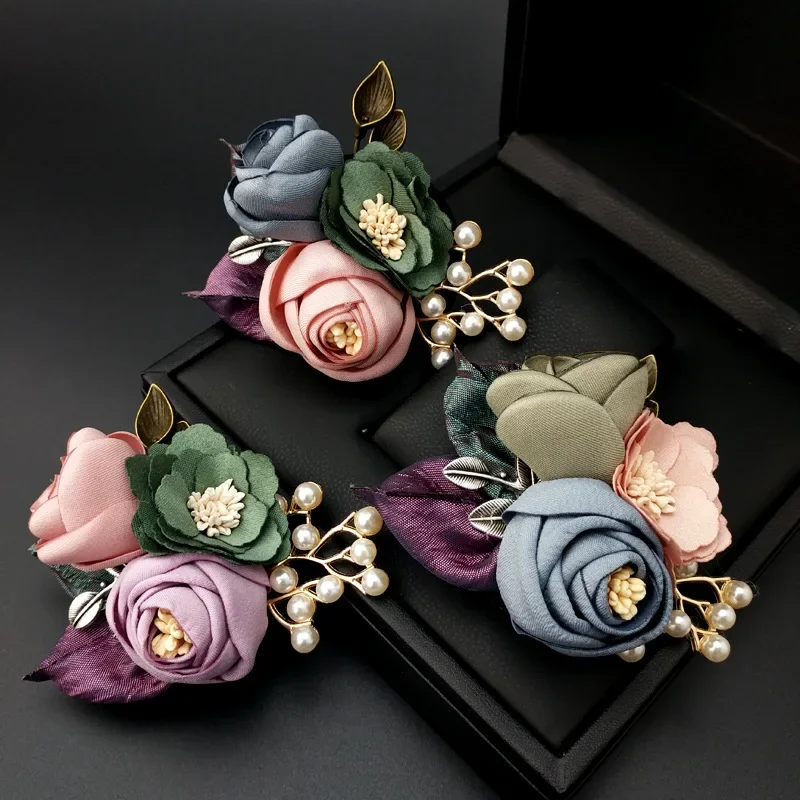 2021 New Korean Cloth Art Flower Brooch Pearl Lapel Pins Female Wedding Jewelry Fashion Brooches for Women Clothing Accessories