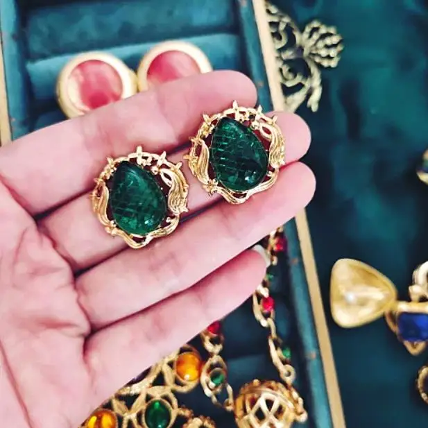 Retro palace stud earrings carved lace green water droplets simple earrings elegant temperament versatile earrings