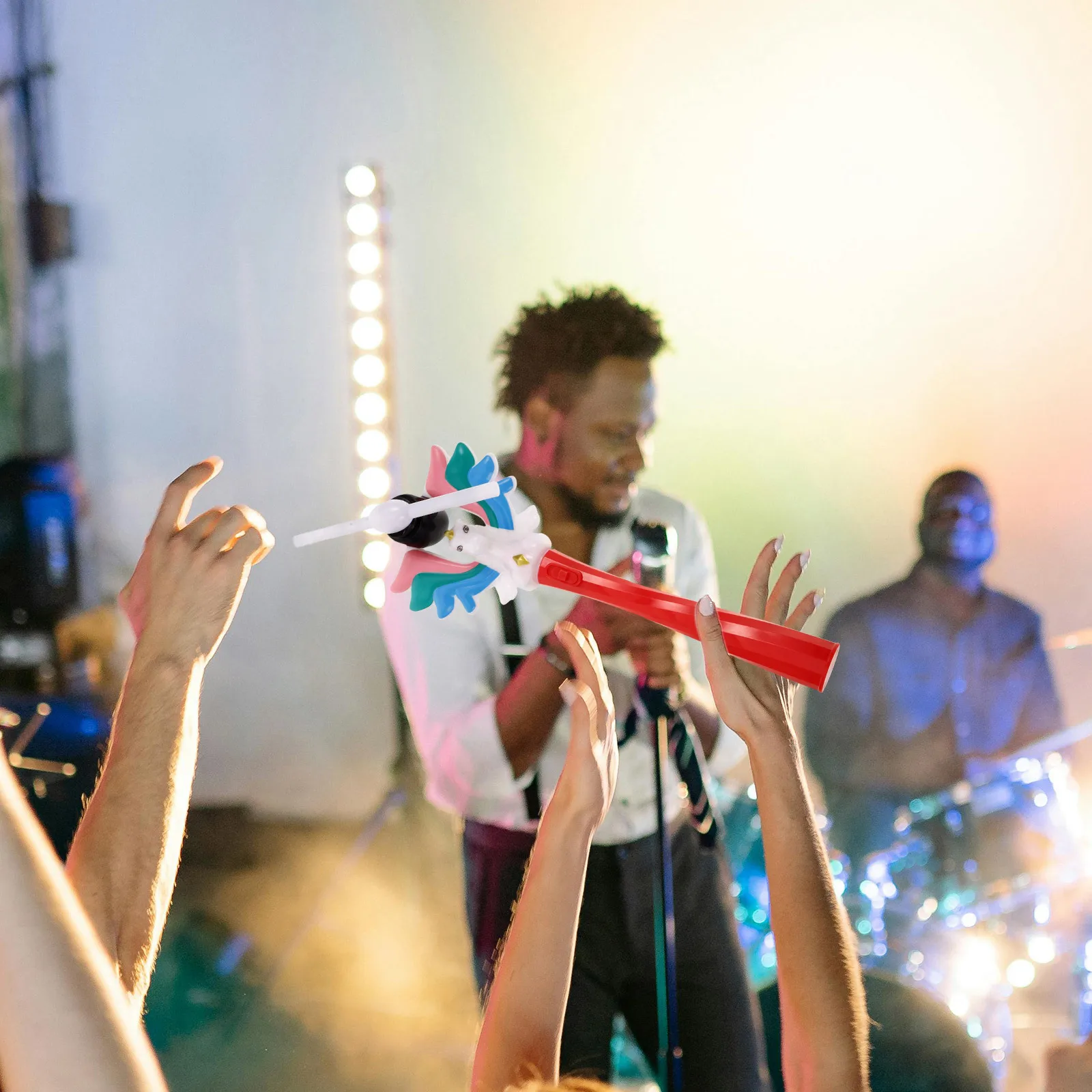 Świecąca różdżka z kolorowymi obrotowymi światłami, jednorożec, muzyka, dźwięk końskiego łapa, upominki na przyjęcia dla dzieci, migające diody LED