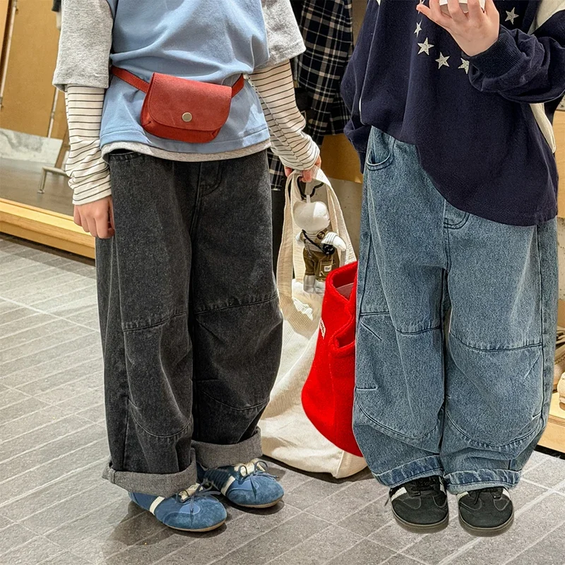 

2026 Ретро свободные весенние детские джинсовые брюки для мальчиков и девочек, удобные уличные шаровары с эластичной резинкой на талии для детей от 1 до 8 лет