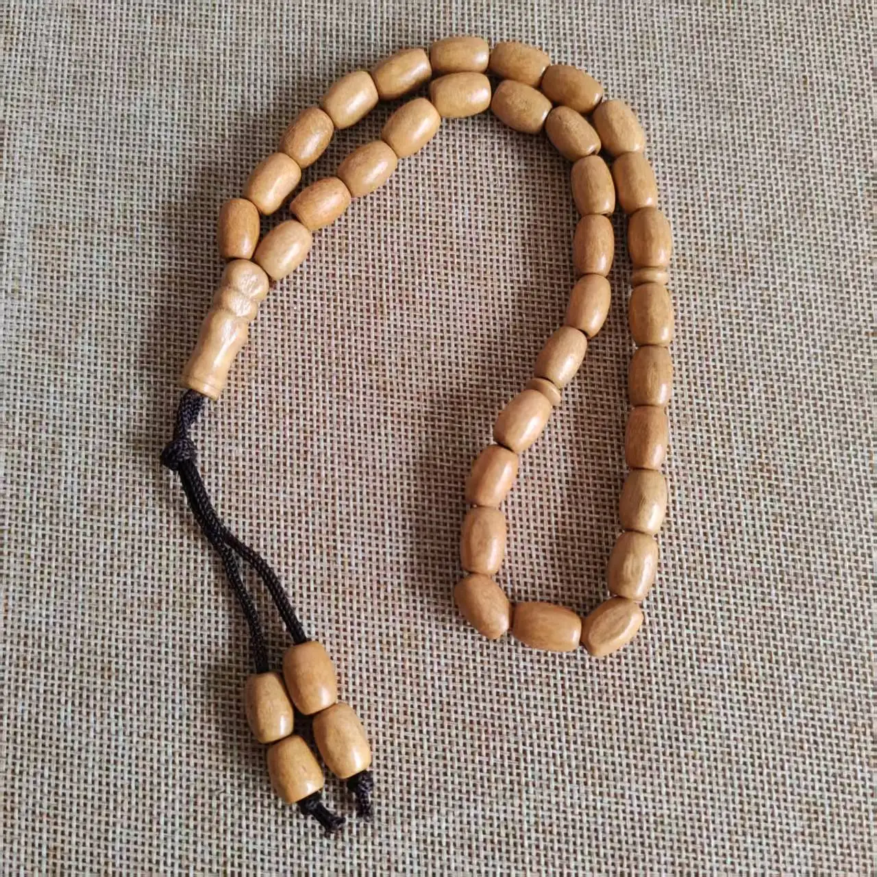 Venta al por mayor 33 cuentas de oración islámica de madera, cuerda musulmana con cuentas con color marrón claro disponible