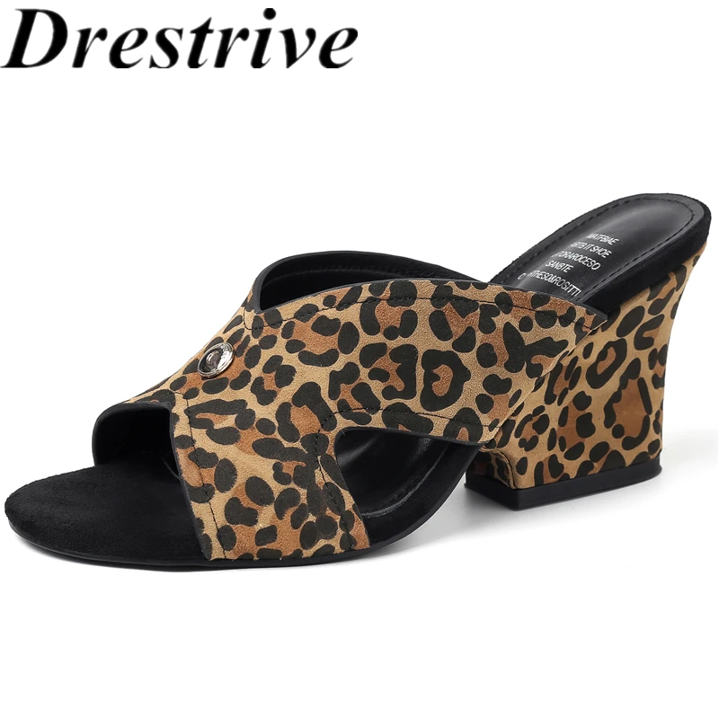 

Drestrive 2026 Новые модные шлепанцы из овечьей замши на высокой танкетке с открытым носком, летние туфли с леопардовым принтом, ручная работа, высшее качество