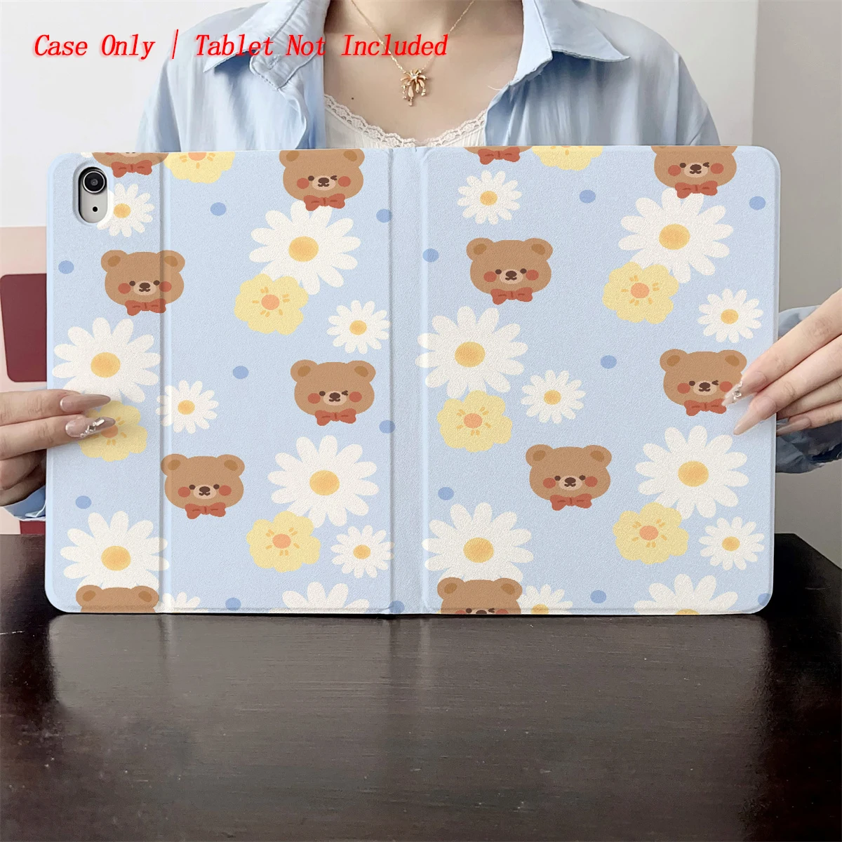 

2025 год. Принт с цветочным узором в виде головы коричневого медведя. Подходит для защитных чехлов из нескольких таблеток Apple, таких как iPad/iPad pro/iPad air.