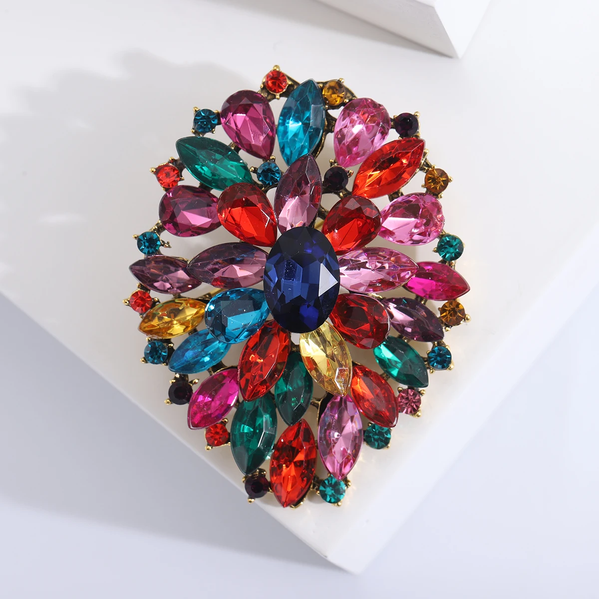 Rhinestone Flower Brooch for Women Unisex Trendy Multi Coloured Crystal Pins Banquet Party Backpack Gifts Jewelry Accessories