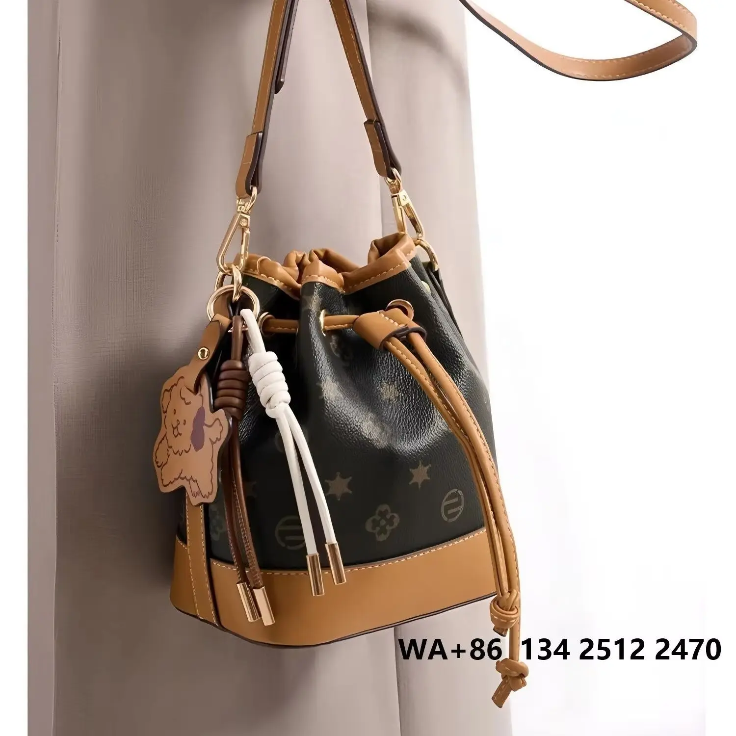 Retro printed small drawstring bucket handbag, lightweight and compact, with a cartoon bear charm.