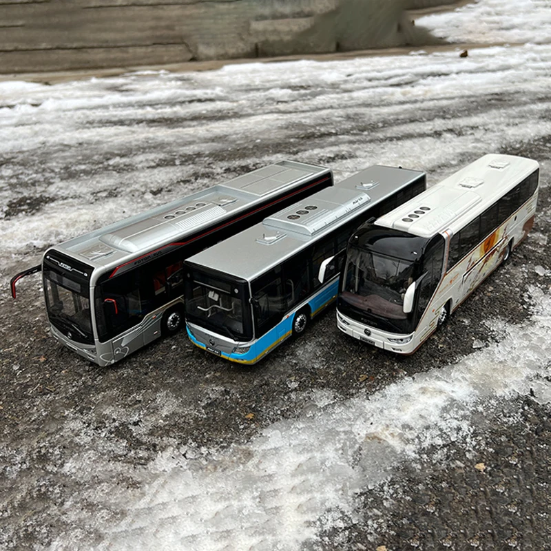 Diecast Alloy 1:36 Scale New Energy Beijing Public Transportation Bus Car Model Adult Toys Classic Souvenir Gifts Static Display