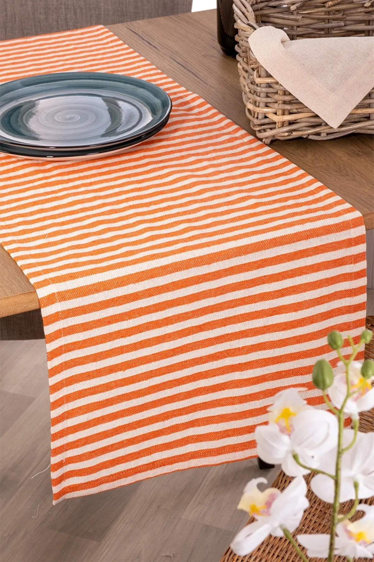 

Striped Linen Fabric 42x150 Cm Runner Table Cloth. High quality fabric is used. It adds a stylish look to your kitchen.