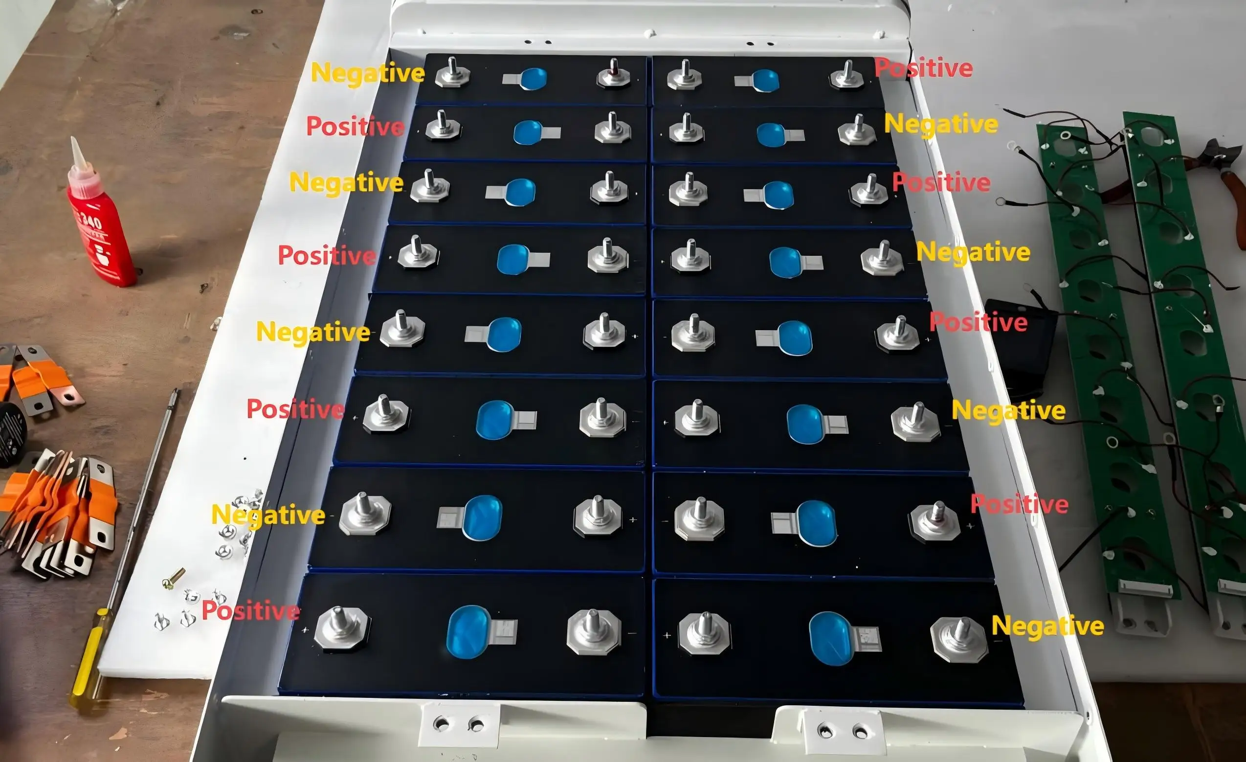 51.2V Hybrid Solar Energy System Wall-Mounted 5KWH 100AH Lithium Battery LiFePO4 BMS Protection AC Output for Home Use