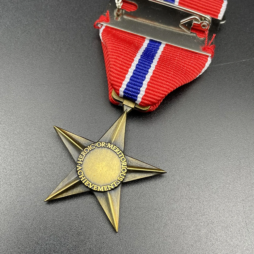 The American Commendation Star Military Medal Bronze Star Pins Honor Badge Reproduction Home Decoration Souvenir