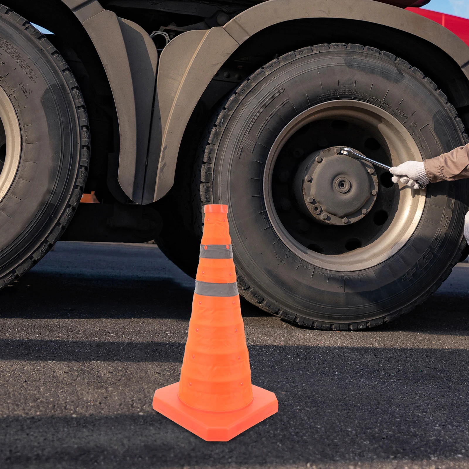 Coni pieghevoli per la sicurezza stradale Cono di sollevamento in plastica Avvertimento stradale Base stabile pieghevole Parcheggio multiuso
