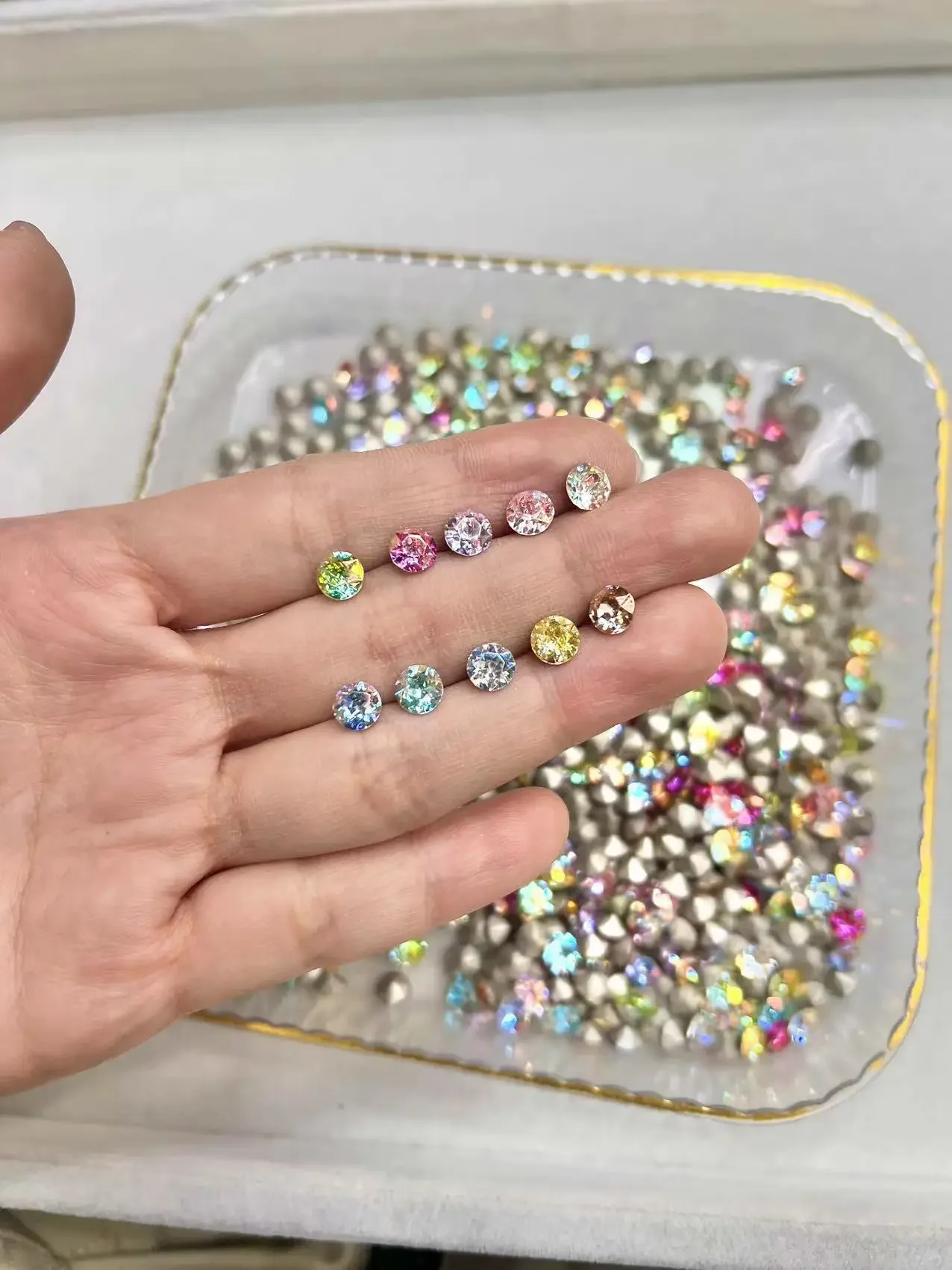 100pc 6mm High Quality Crystal Rhinestone Pointed Back Strass Nail Decoration Colorful Glitters Garment Stone Multi Colors