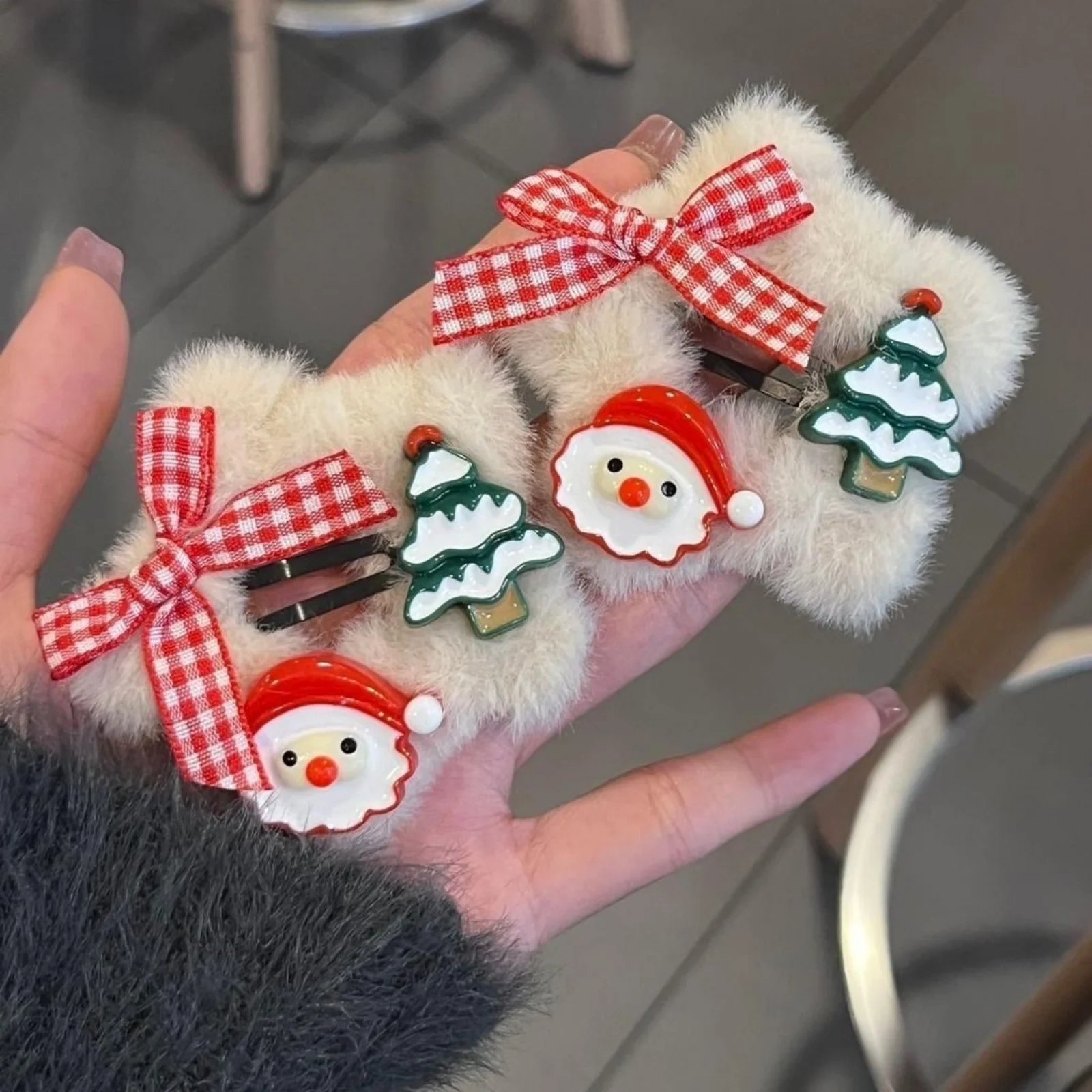 Simpatiche fermagli per capelli in peluche di Natale: design di Babbo Natale e albero di Natale, accessori per capelli festivi per donne e ragazze, perfetti per feste e tutti i giorni