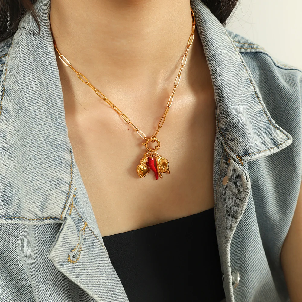 Vintage Gold-Plated Red Chili Pepper Pendant Clip Necklace Unique Niche Design Clavicle Chain Jewelry Accessory