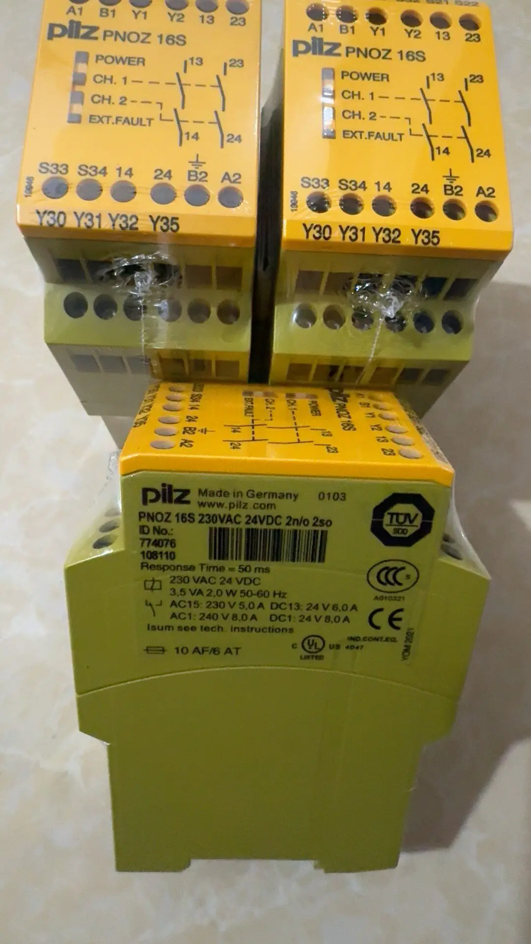 PILZ Safety Relay PNOZ 16S, Model 774070,