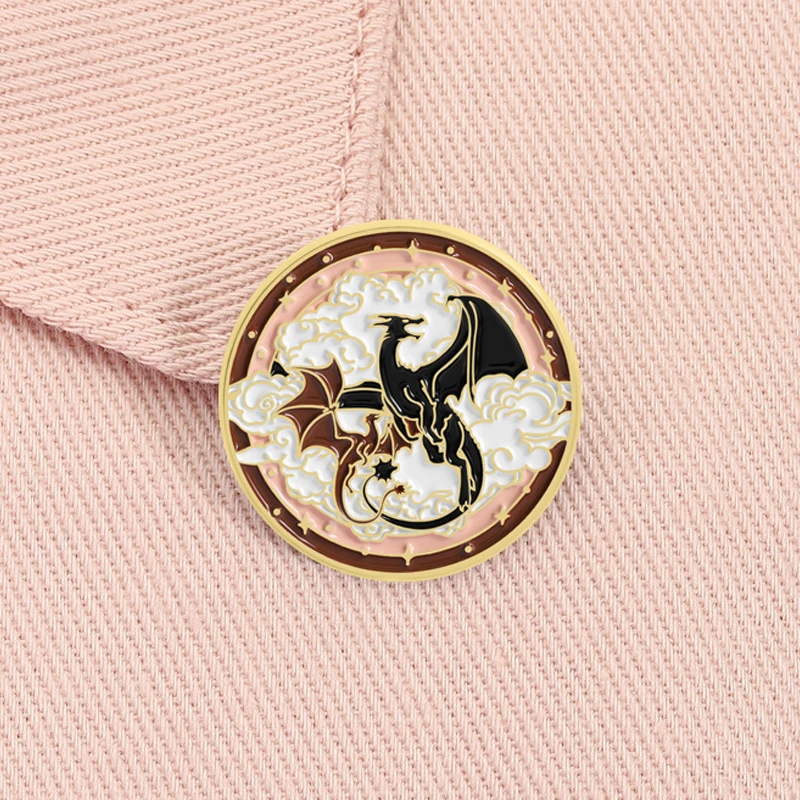 Broche esmaltado de libro novedoso de fantasía, broche de librero de dragón negro mágico misterioso de dibujos animados de Anime, insignia de solapa, regalo de joyería para amigos