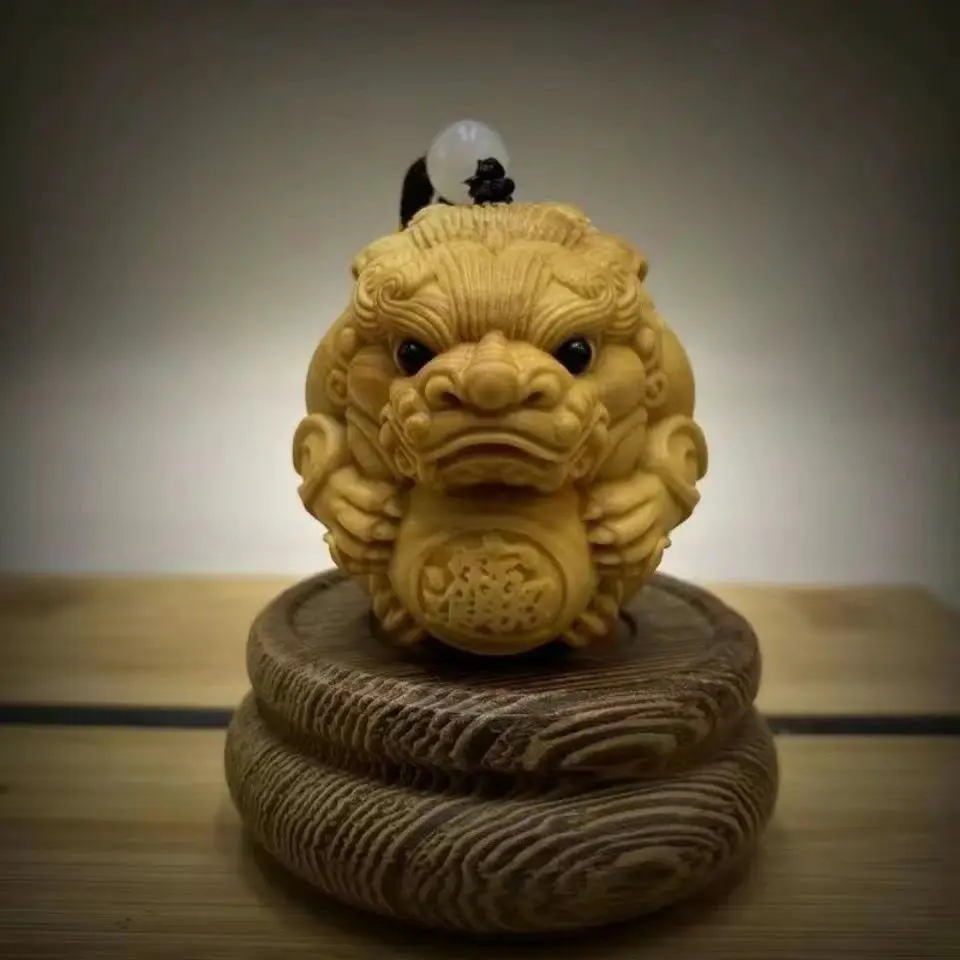 Yellow Poplar Wood Carving Swiss Beast Brave Portable Plate Play Hand Piece Men's Text Play Cliff Wooden Pendant Crafts Charms