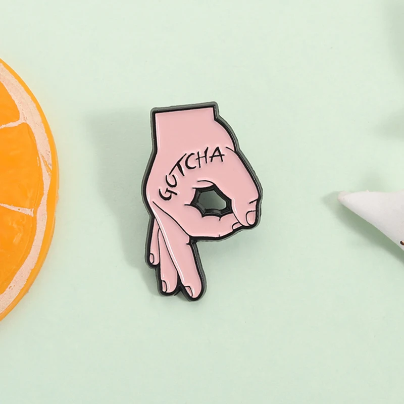 Gotcha mão ok gesto esmalte pino engraçado punk liga broche lapela mochila crachá moda jóias acessórios presente para amigos