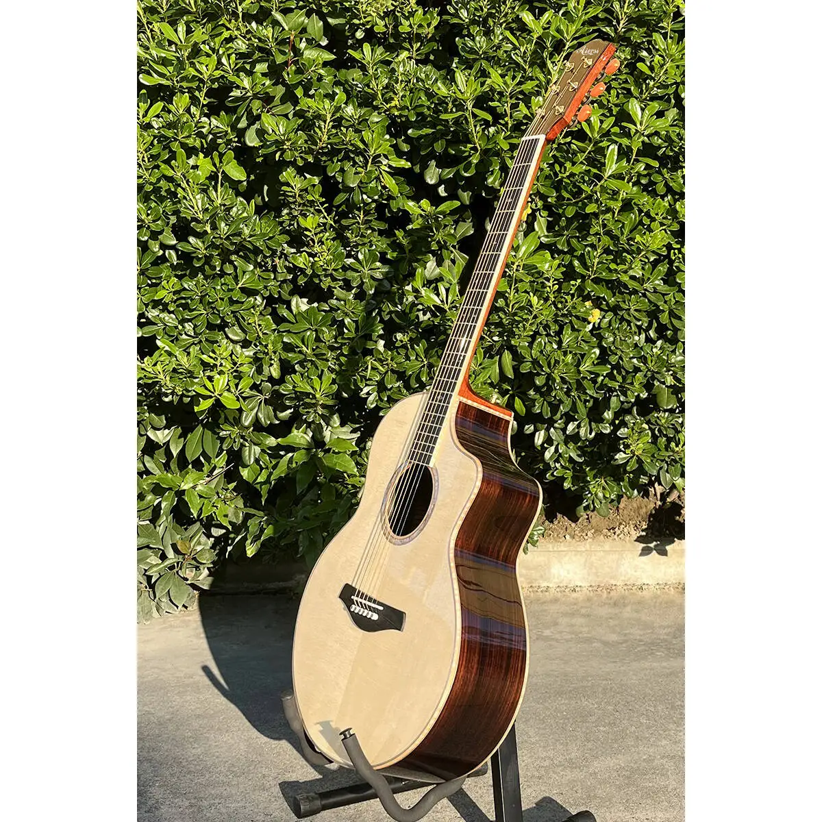 Master Made JF Style All Solid Cutaway Guitar With Armrest Good for Accompaniment Finger Style Strumming