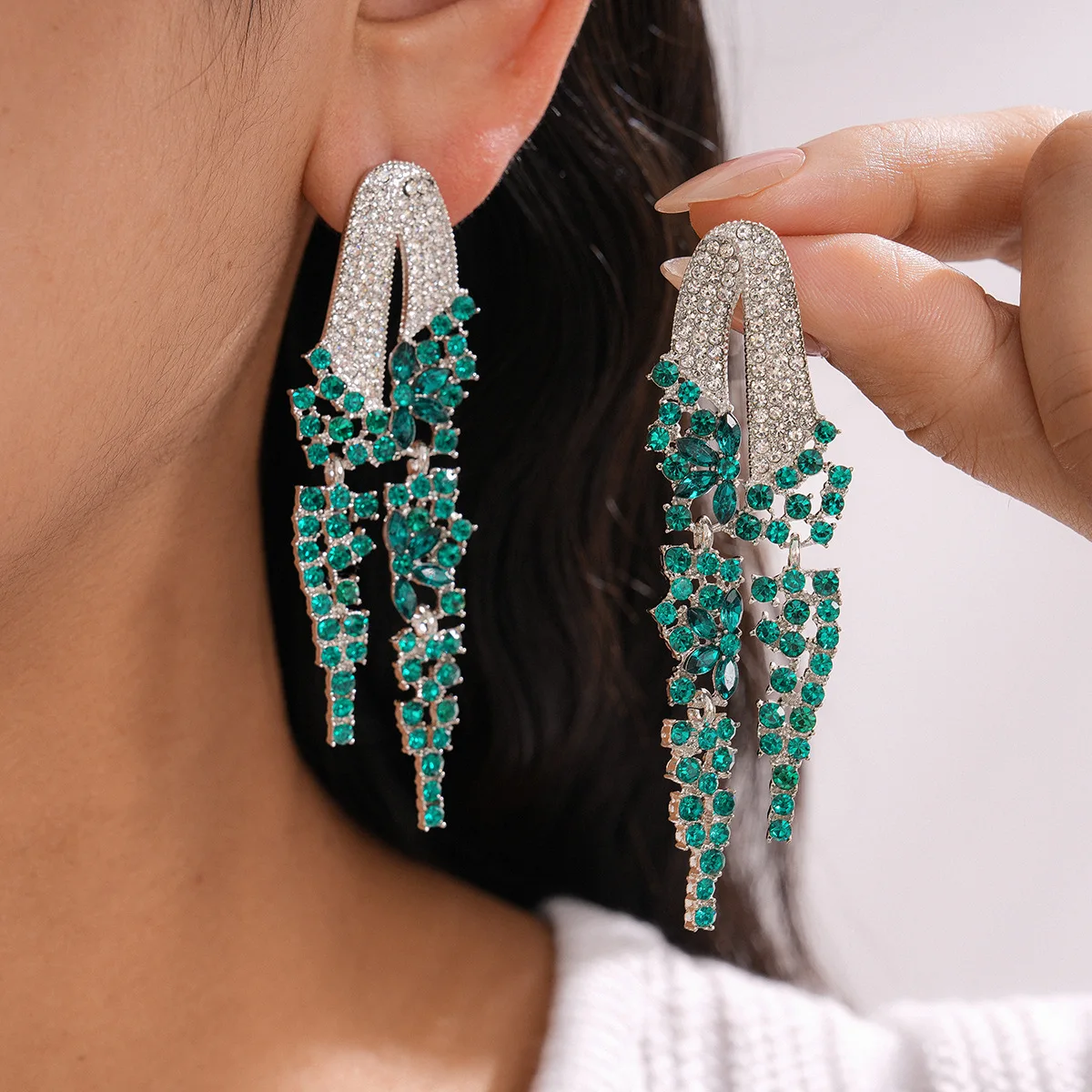 

New Trendy Emerald Color Rhinestones Drop Earrings for Women Irregular V-shaped Tassel Pendant Earring Party Wedding Gifts