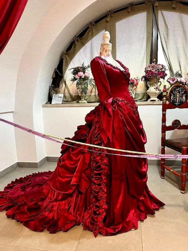 Vintage Dark Red Wedding Dress Ruched Victorian Costume Ball Dracula Aesthetic Delightful Historical Customized Bridal Gowns