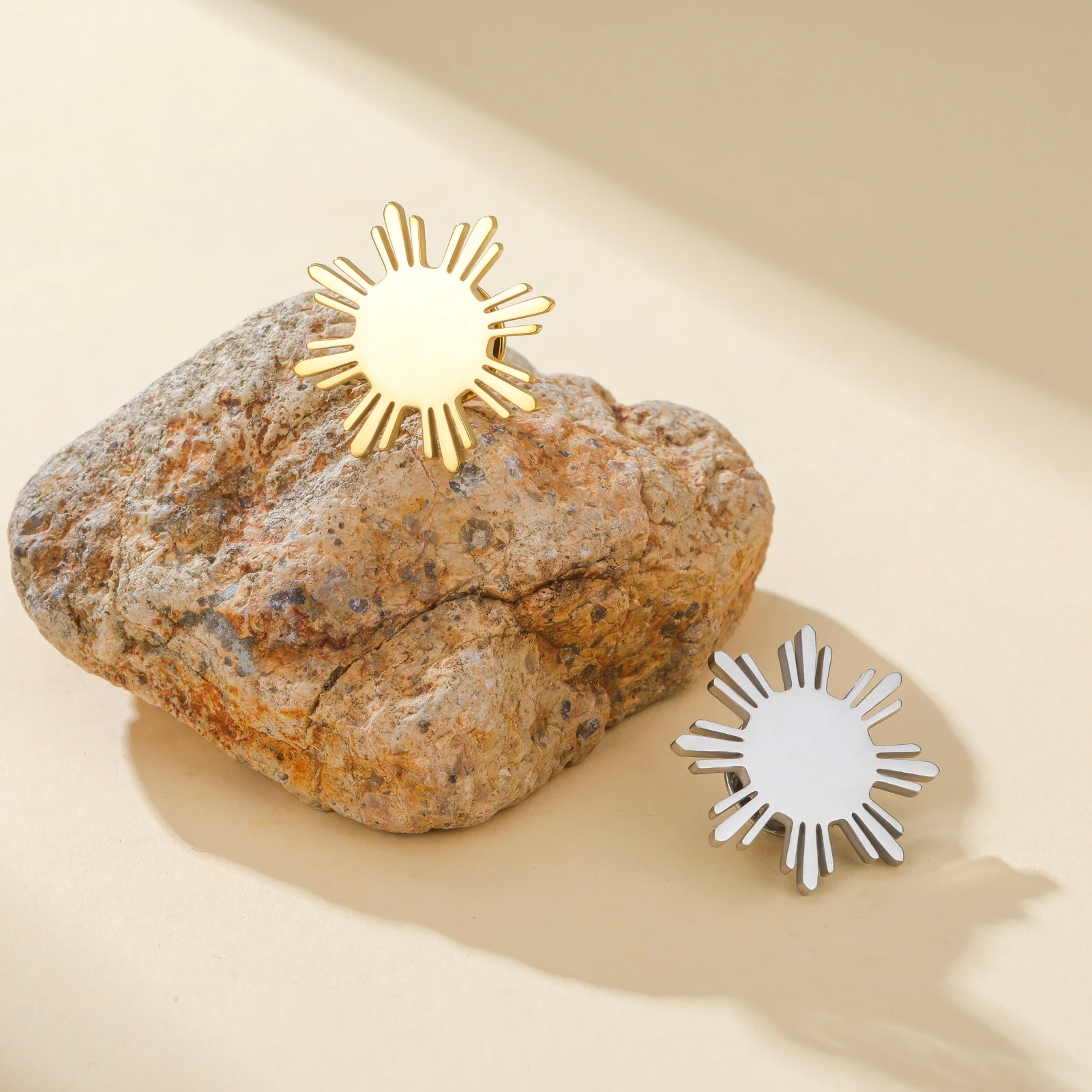 1PC Minimalist Philippine Sun Brooch Sun Explosion Symbol Badge Stainless Steel Shirt Badge Resilience Courage Jewelry Gift