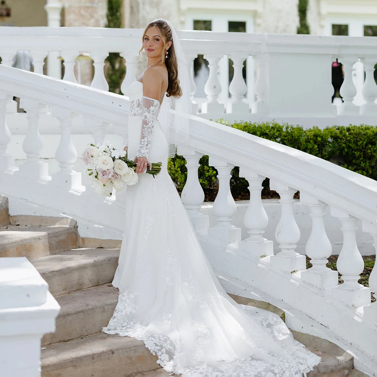Strapless Mermaid Sheer Lace Boned Customized Wedding Gowns Sweetheart Long Sleeves Zipper Sexy Satin Bridal Gowns With Scarf
