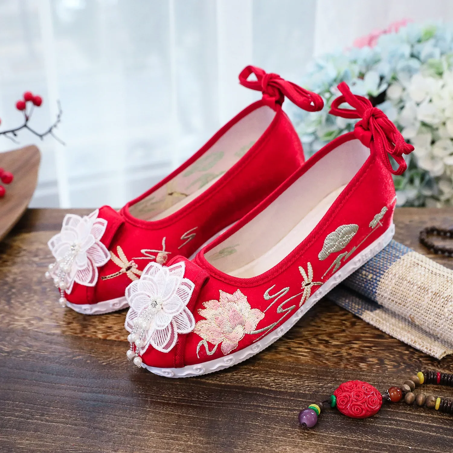 Zapatos de flores en 3D, juego de loto, nuevo estilo, aumento de altura Interior, zapatos antiguos Hanfu, zapatos de tela bordados con lazo de baile