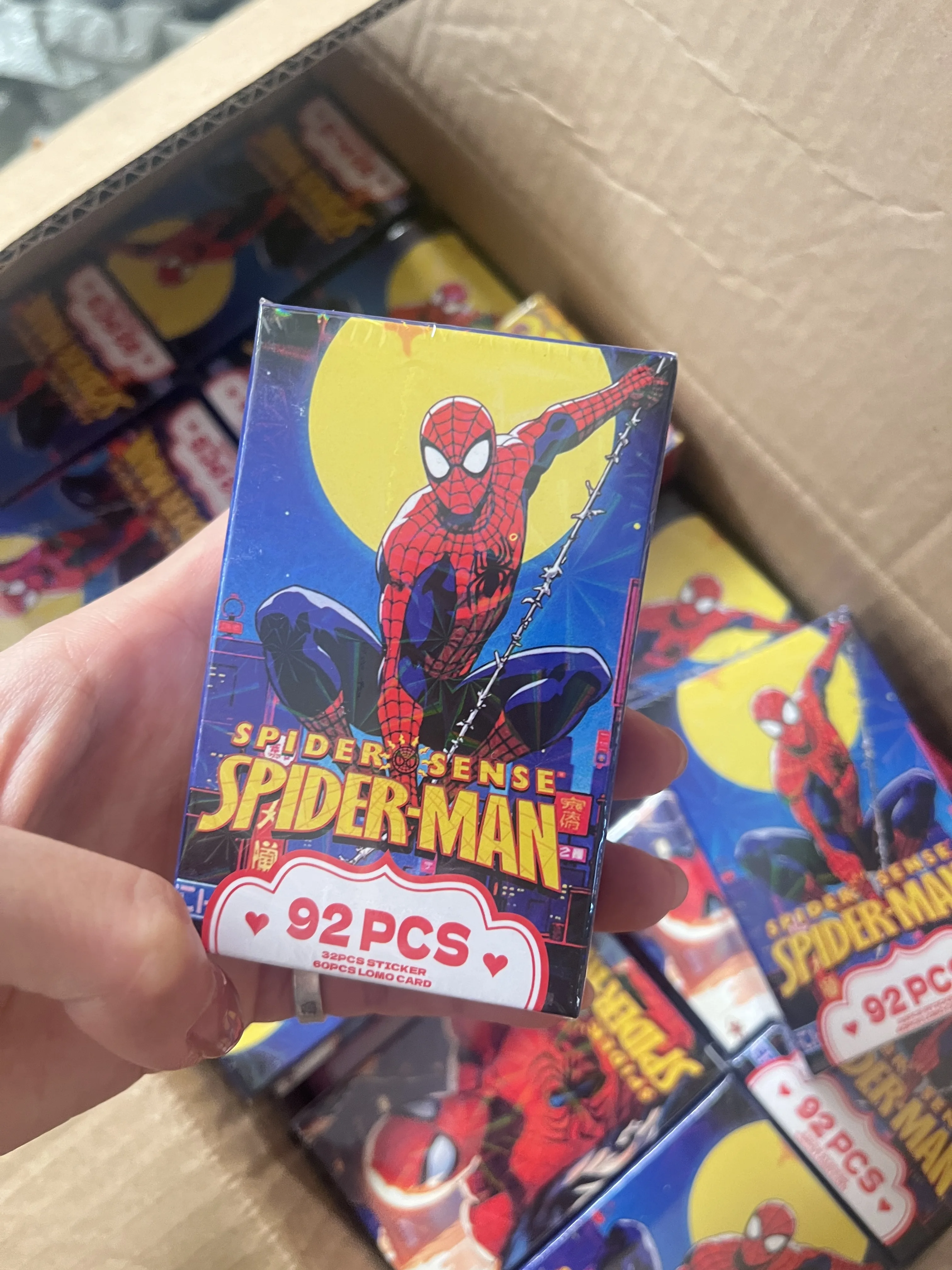 

92 шт./коробка, аниме-карточки с изображением Человека-паука, двусторонние HD-фотокарточки, коллекция с персонажами мультфильмов, открытки, подарки для детей, поощрительные призы