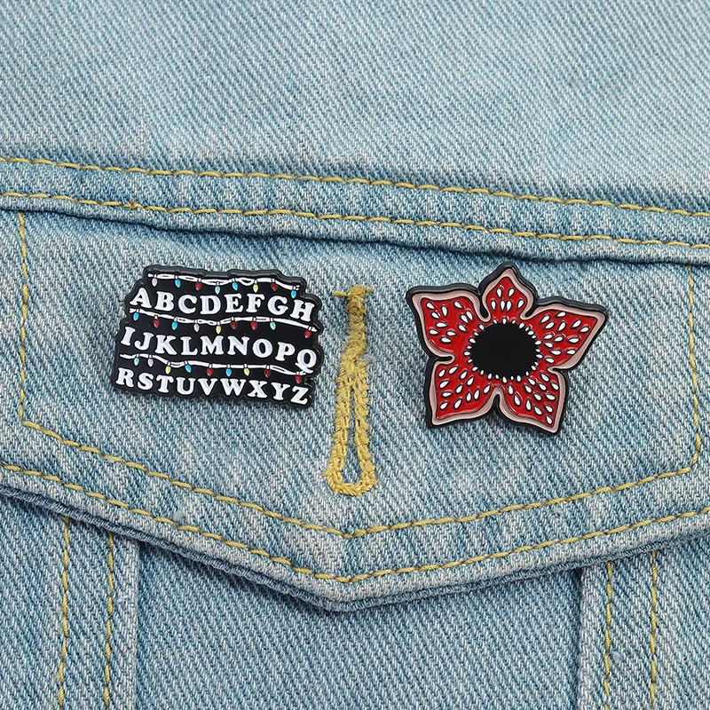 لطيف الملك أكلة لحوم البشر زهرة المينا دبابيس الكرتون المرأة دبابيس الرجال التلبيب شارة بدبابيس على ظهره زي اكسسوارات مجوهرات متحركة #1