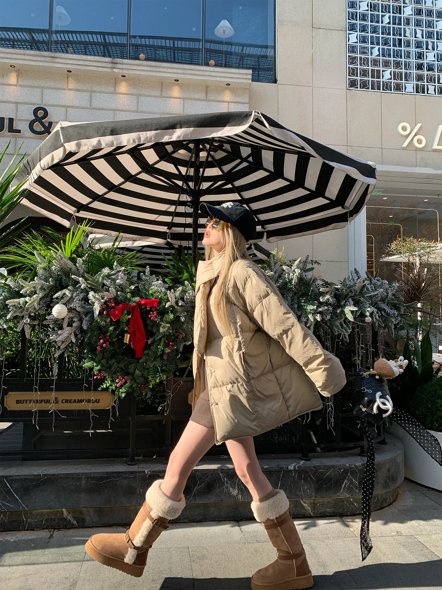 

Pearl Tear Shine White Duck down Puffer Jacket Women's New Winter Bread Style Coat Milk Tea Color Loose Fit Long Sleeve Warm