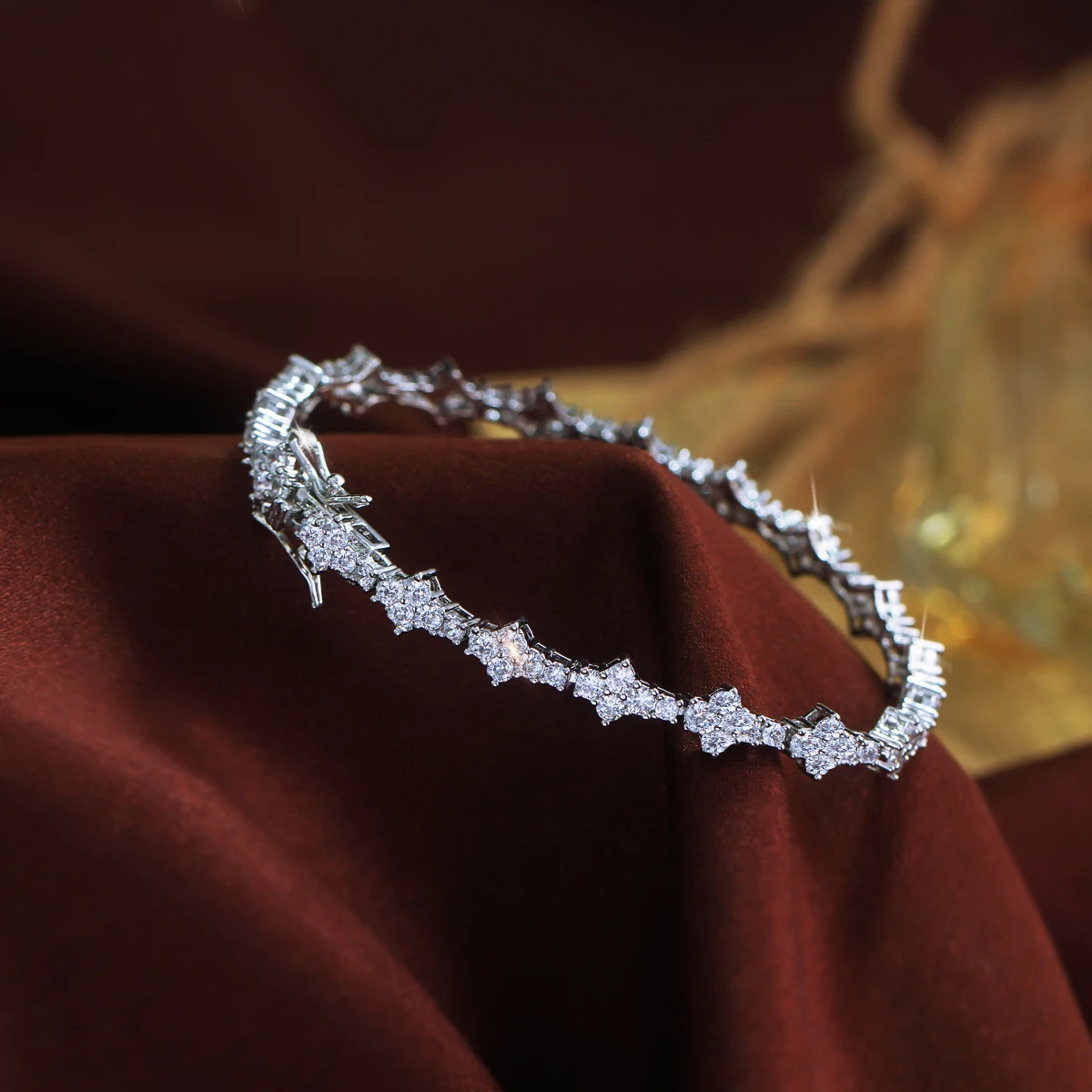 CWWZircons Elegante, glänzende Tennisarmbänder mit kubischem Zirkonia und Blumendesign für Damen, Hochzeit, Party, Kleid, Schmuck, Accessoires, S0329