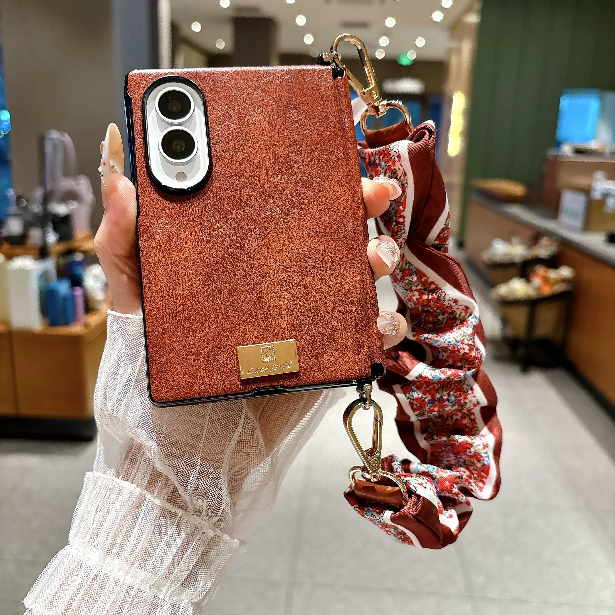 Luxury Fashion Vintage Oil Wax Leather Case for Samsung Z Fold 8 Wide Hinge Protection Shockproof with Wrist Strap Slim Cover